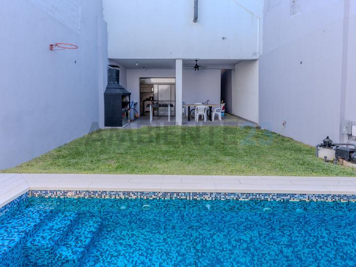 Maza 1400 - Amplio PH tipo casa de 3 ambientes con jardín y pileta - Boedo