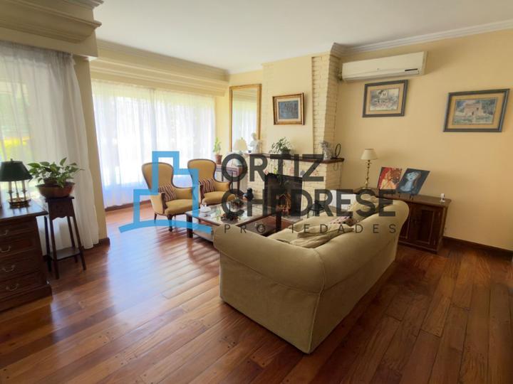 Laprida 300 - Importante Chalet en venta con pileta y jardín - San Isidro
