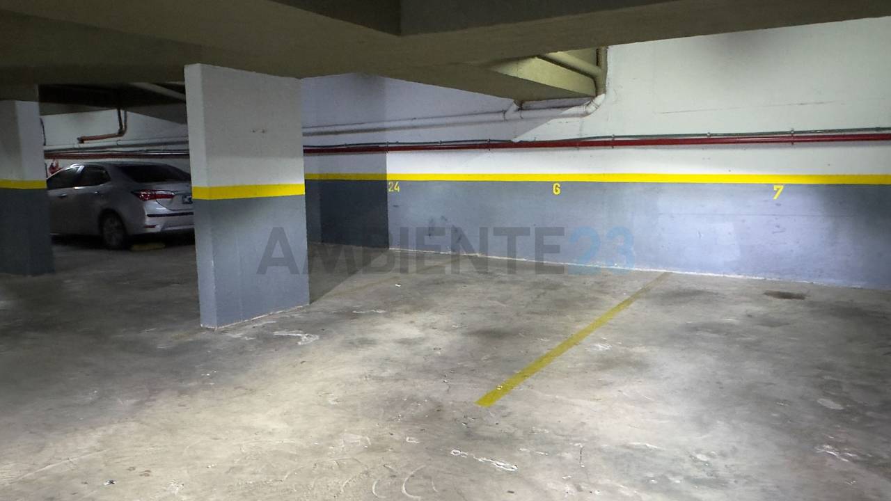 Cochera cubierta en venta en Palermo Hollywood