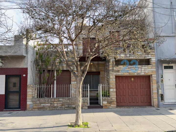 Basualdo 700 - Casa de 5 ambientes con garage en venta - Mataderos